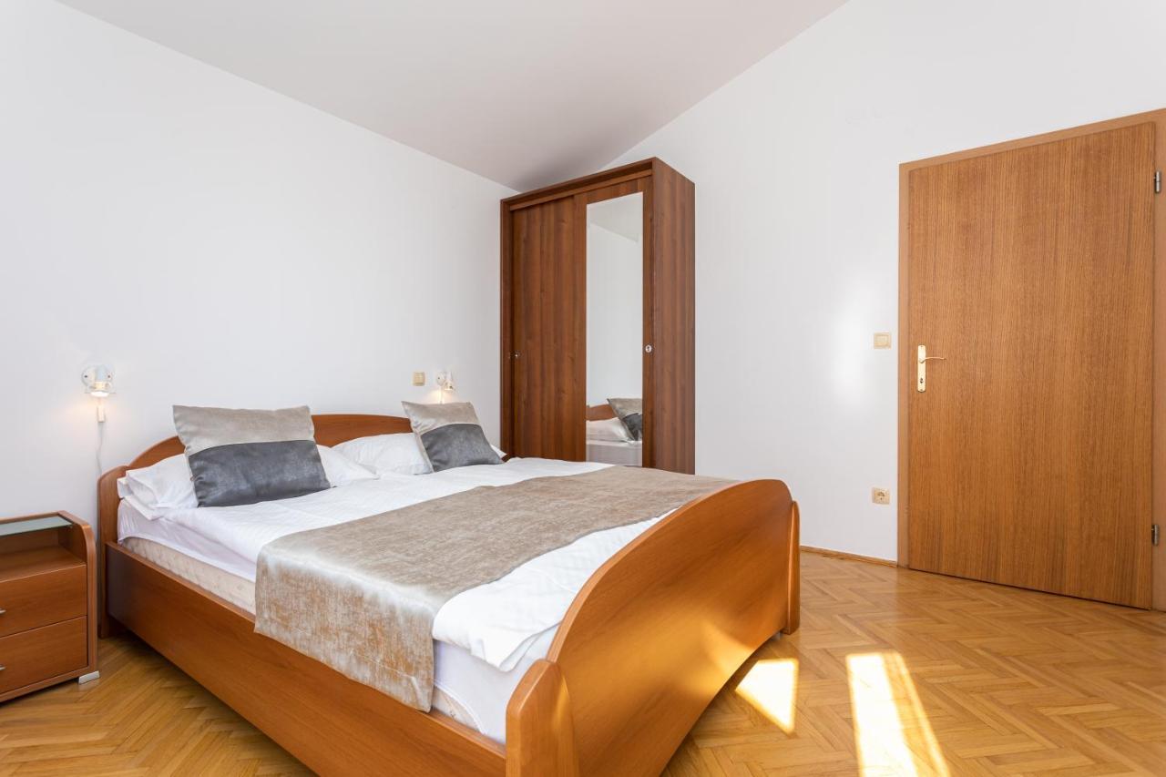Apartments Crnekovic I Zarok Baška Εξωτερικό φωτογραφία